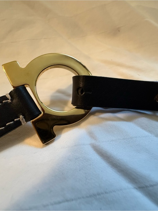 Salvatore Ferragamo Black Leather Belt with Gold Gancini Buckle main image 10